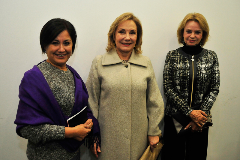 Angélica Alarcón, gerenta de Fundación Telefónica; Cecilia Morel y Bernardita Guzmán.
